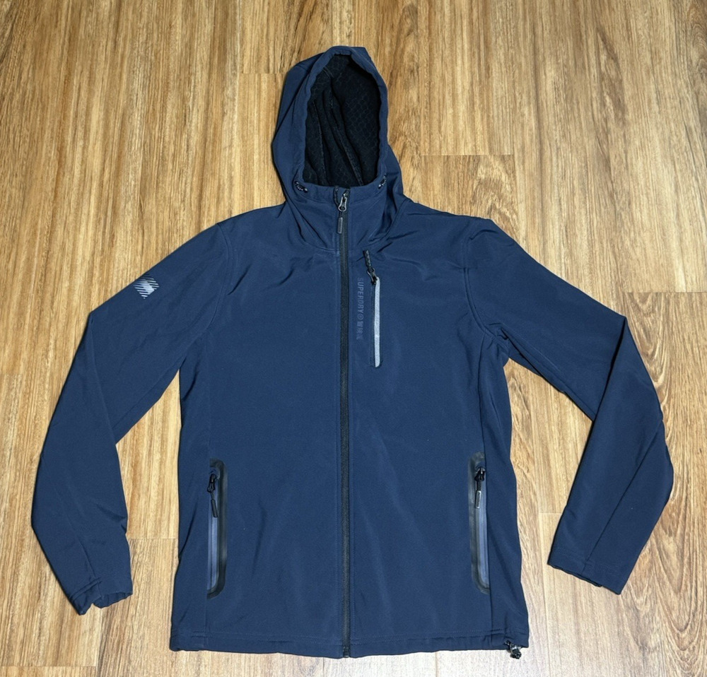 Superdry M5010172A Hooded Softshell Jacket Men’s Fleece Lined Zip Navy - Size S
